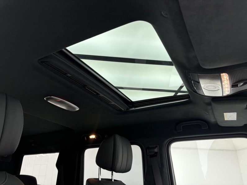 2025 Mercedes Benz G63 (Magno Black)