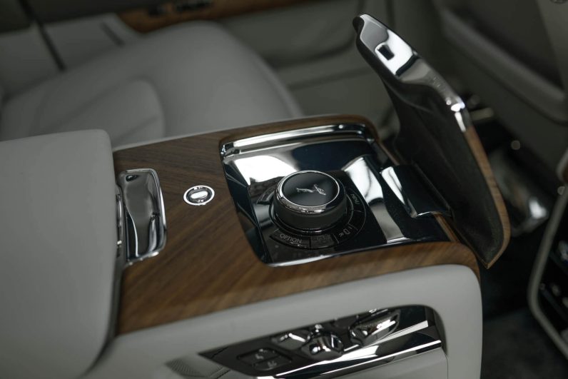 2026 Rolls Royce Cullinan Silver Badge Series 2