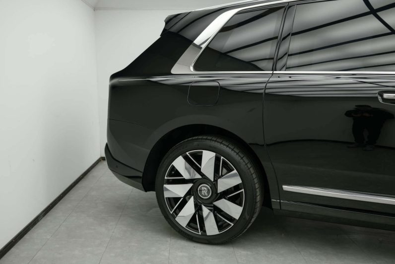 2026 Rolls Royce Cullinan Silver Badge Series 2